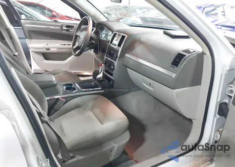 2010 Chrysler 300 Touring Plus z USA, uszkodzony, nr VIN 2C3CA1CV0AH329810